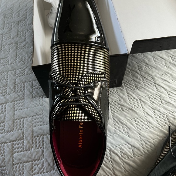 Black and Gold Oxford Shoes with Glossy Finish - Picture 2 of 12